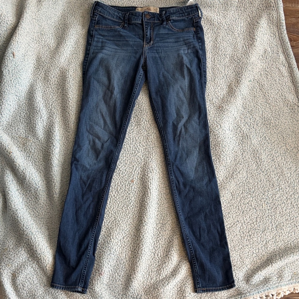 Hollister, size 5. Dark Blue Women's Skinny Jeans Length 31, width 27